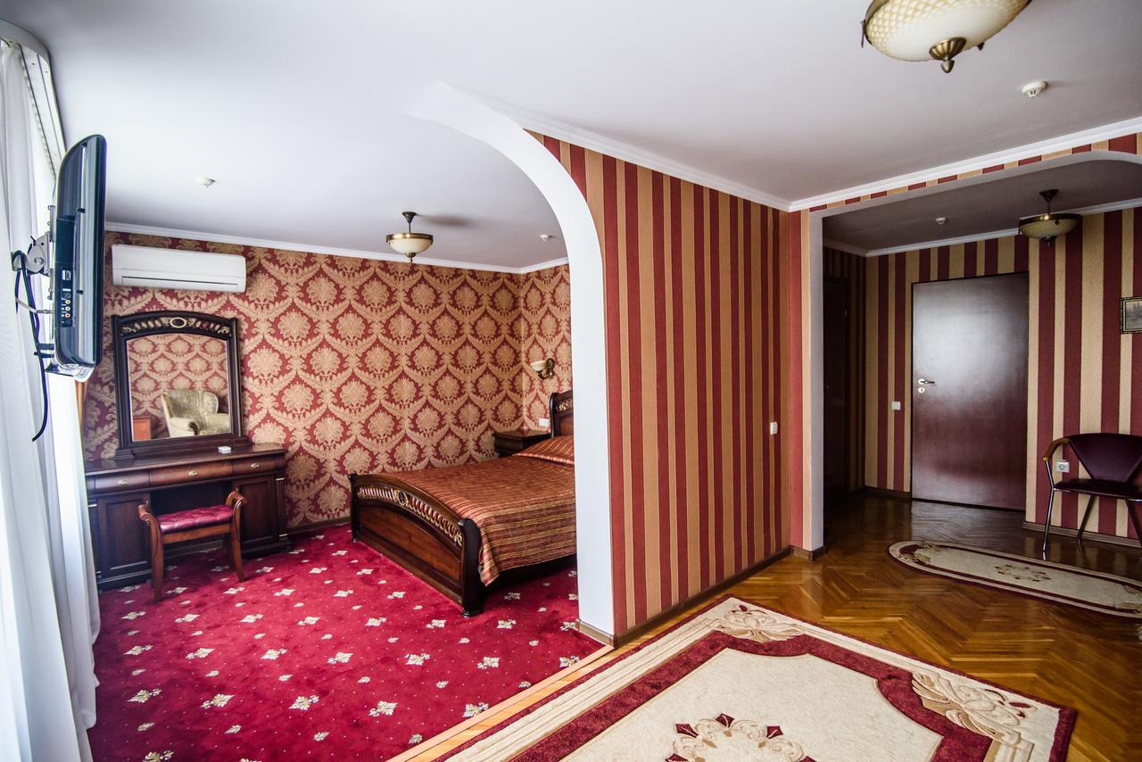 Svytyaz Hotel Lutsk Eksteriør bilde